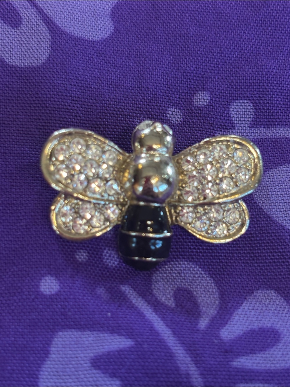 Sparkly bumble bee brooch pin